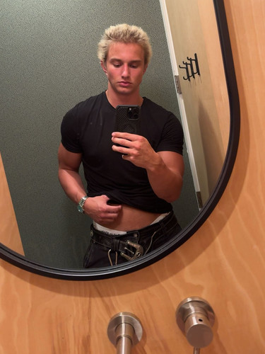 hot gavin183.jpg