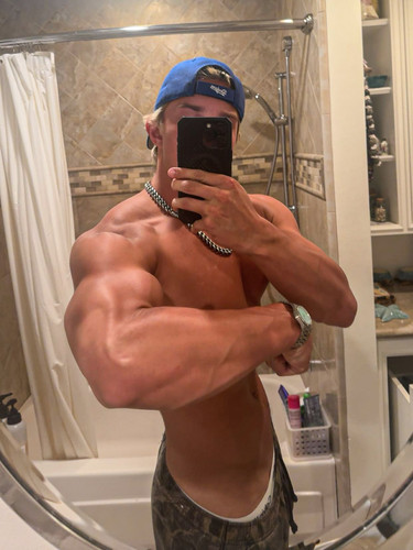 hot gavin184.jpg