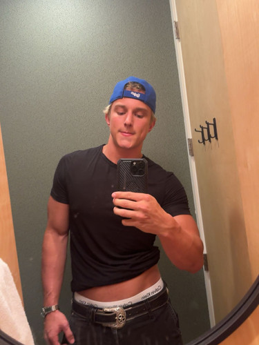 hot gavin181.jpg