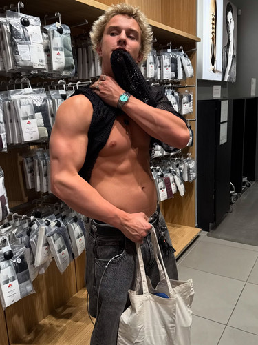 hot gavin463.jpg