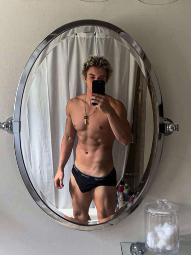 hot gavin518.jpg