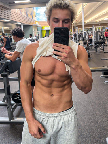 hot gavin214.jpg