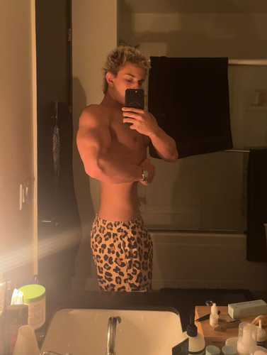 hot gavin253.jpg