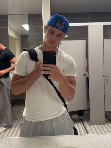 hot gavin228.jpg