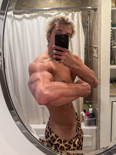 hot gavin258.jpg