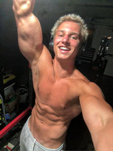 hot gavin291.jpg