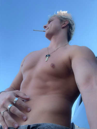 hot gavin535.jpg