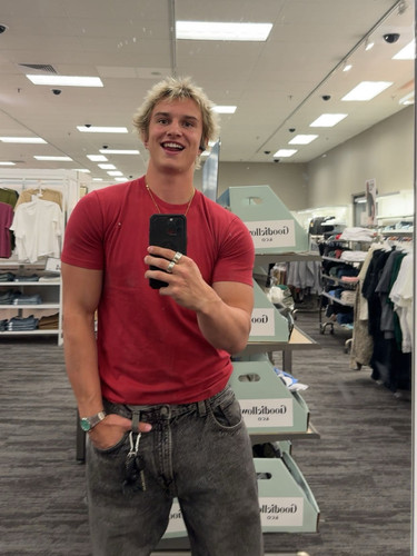 hot gavin559.jpg