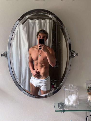 hot gavin564.jpg