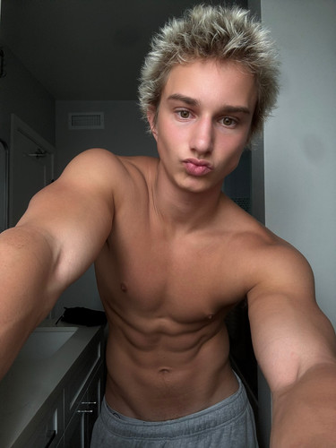 hot gavin279.jpg