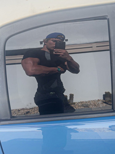 hot gavin281.jpg