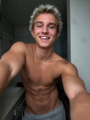hot gavin329.jpg