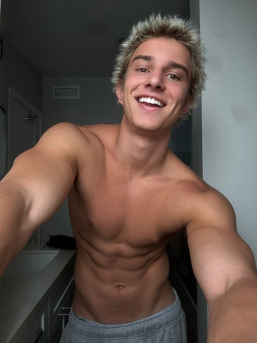 hot gavin315.jpg