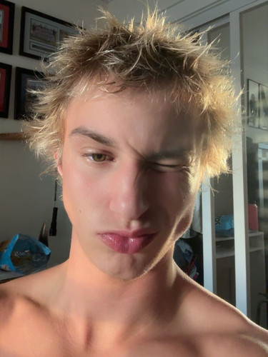 hot gavin528.jpg