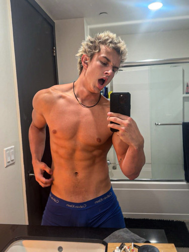 hot gavin550.jpg