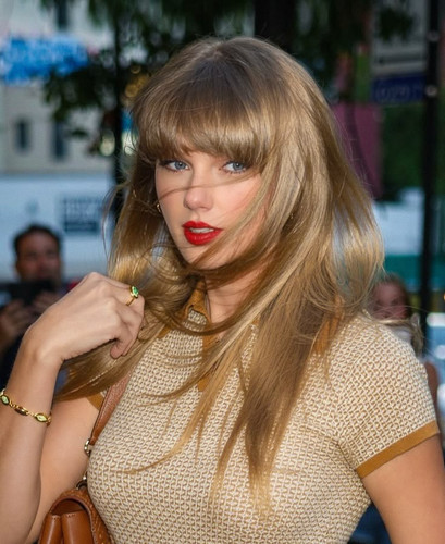 Taylor Swift.jpg