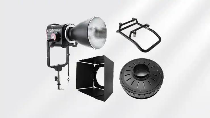 Aputure STORM 700x với chuẩn IP65, hoạt động bền bỉ trong môi trường khắc nghiệt ngoài trời