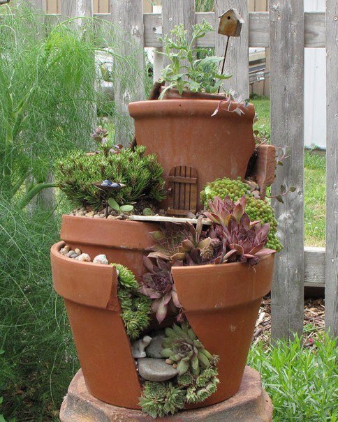 broken pot fairy garden 13.jpg