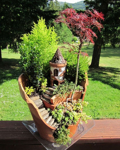 broken pot fairy garden 24.jpg