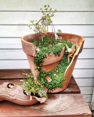 broken pot fairy garden 18.jpg