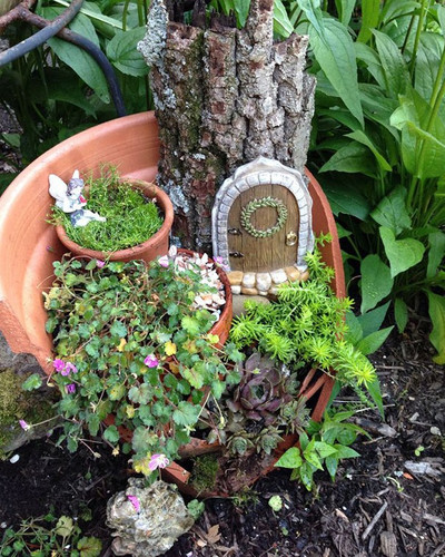 broken pot fairy garden 12.jpg