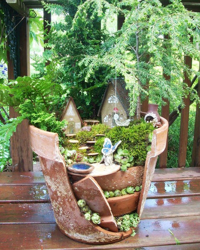 broken pot fairy garden 7.jpg