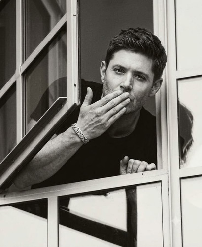 Jensen Ackles (1).jpg