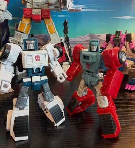 Transformers Age Of The Primes Deluxe Tailgate In Hand Images 03.jpg