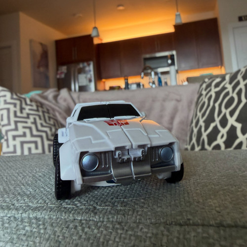 Transformers Age Of The Primes Deluxe Tailgate In Hand Images 10.jpg