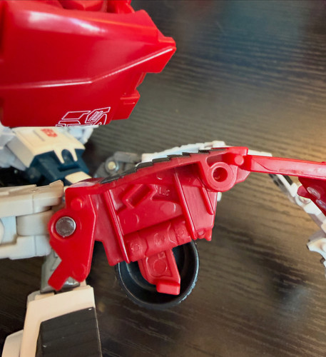 Transformers Age Of The Primes Deluxe Tailgate In Hand Images 05.jpg