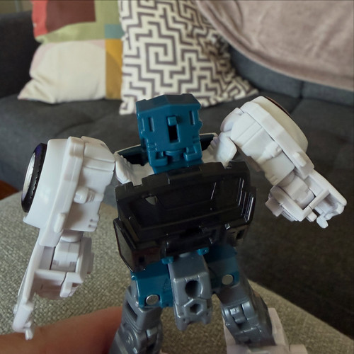 Transformers Age Of The Primes Deluxe Tailgate In Hand Images 07.jpg