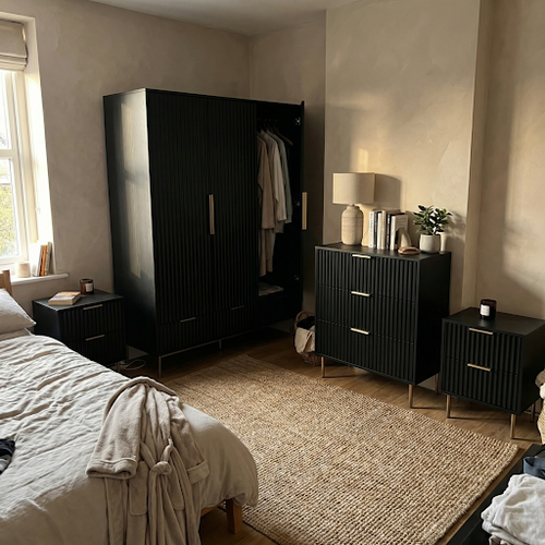 4 Piece Bedroom Set That Made Sense of the Room.png
