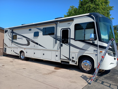On-Demand Mobile Car Detailing Delivered to You.jpg