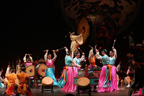 Korean dance Grand Drum Ensemble 02.jpg