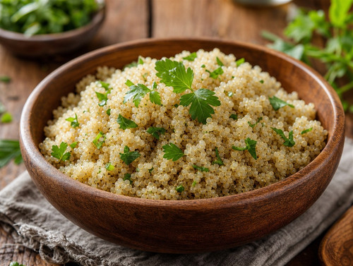 quinoa koerner holzschale.jpg