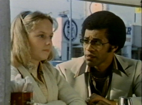 Damas da Noite (1977) Dual Áudio 460p VHSRmz.mkv snapshot 00.31.58.500.jpg