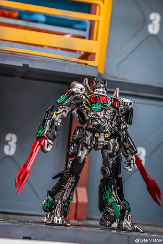 Yolopark AMK MINI DOTM Nemesis Prime 03.jpg