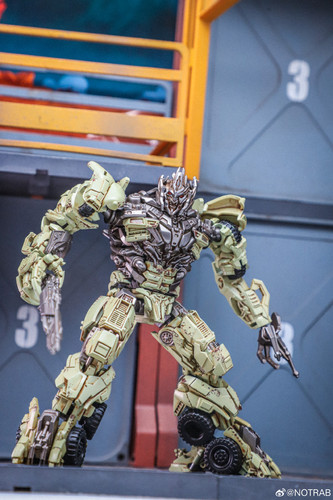 Yolopark AMK MINI DOTM Megatron Premium Ver 04.jpg
