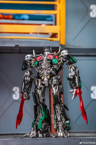 Yolopark AMK MINI DOTM Nemesis Prime 04.jpg
