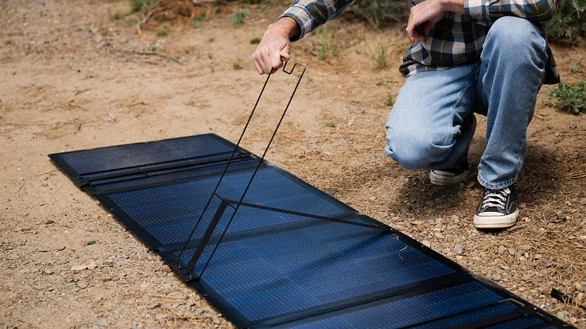 ecoflow nextgen 220w - testing the bifacial design and sturdy kickstand legs on a sunny day...
