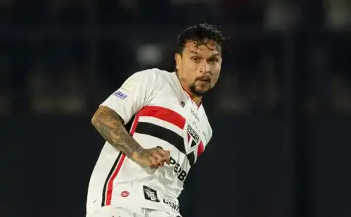 Artur quebra tabu histórico em derrota que amplia jejum no Brasileirão