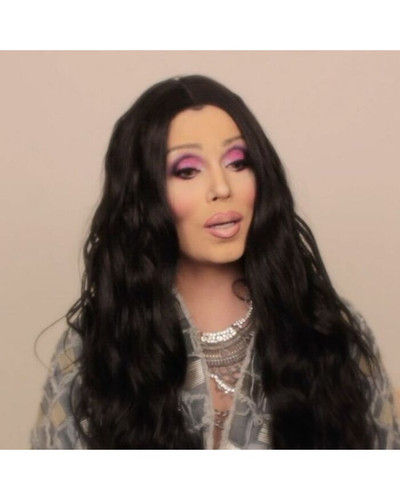 Meet Aurelio Sanchez the makeup artist who turns into any celebrity 620e491fe451f 700 bordered.jpg