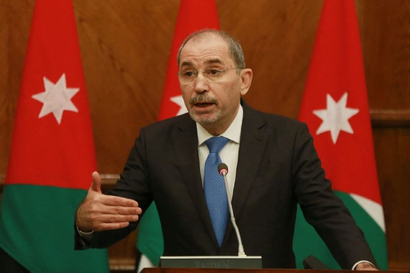 نائب رئيس الوزراء وزير الخارجية وشؤون المغتربين الأردني أيمن الصفدي: الحكومة الإسرائيلية "تدفع الضفة الغربية نحو الانفجار"، ونحذر من أن انتهاكاتها للو...