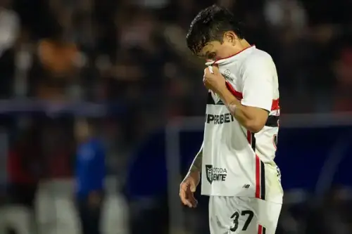 São Paulo joga bem, mas sofre "apagão" e perde para o Athletico