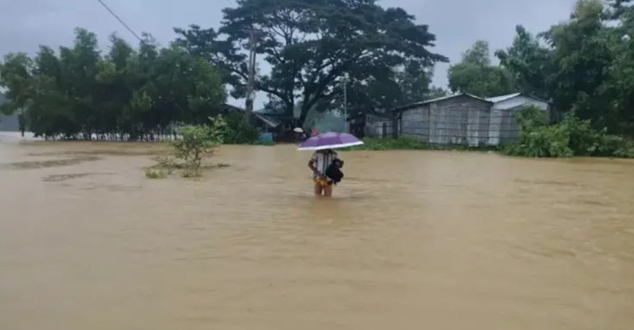 বন্যাকবলিত কক্সবাজার ও চট্টগ্রামে ক্ষুদ্রঋণের কিস্তি আদায় তিন মাস স্থগিত করল এমআরএ