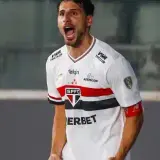 REBATEU! Calleri se estressa em entrevista após empate do São Paulo na altitude