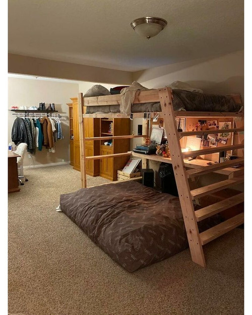chaotic male rooms pics 6a7c0bcfad5bb 700 bordered.jpg