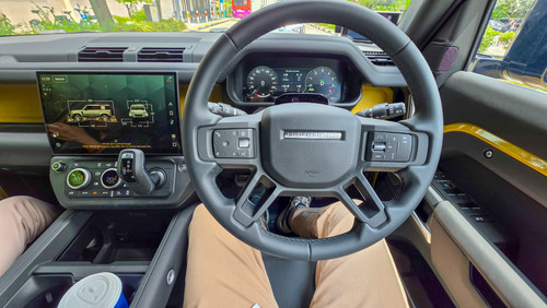 Defender 110 Trophy_Driver's Cabin.jpg