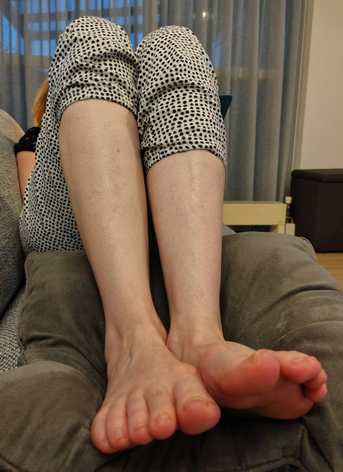 little pink toes posing by littlepinktoes dmlwhgk