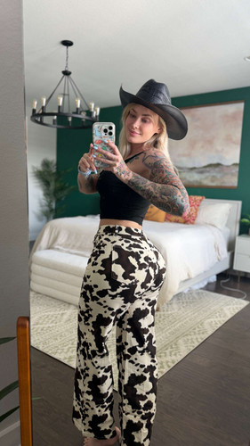 lauraluxirl 2026 08 10T22 17 13.jpg